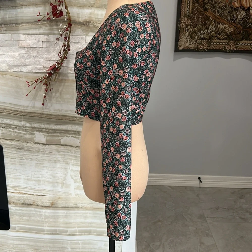 Zara New With Tags Long‎ Sleeve Floral Crop Top. Size S